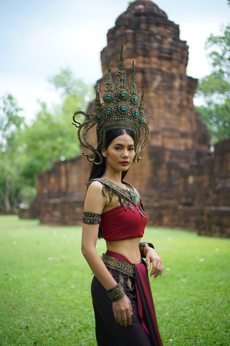 Screenshot Sap Krasue: Verortung des Ursprungs in der Khmer Kultur Angkors - die erste Trägerin des Fluchs wird in der aktuellen Soap Sap Krasue als Apsara dargestellt ©