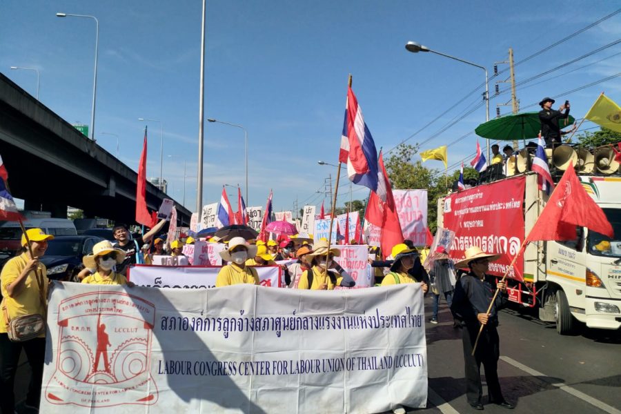 Auch der Labour Congress of Thailand marschiert in Gelb. Ihr Präsident, Tanong Po-Arn, ist seit dem Militärputsch von 1991 verschwunden. © Patchanee Kumnak, 2019