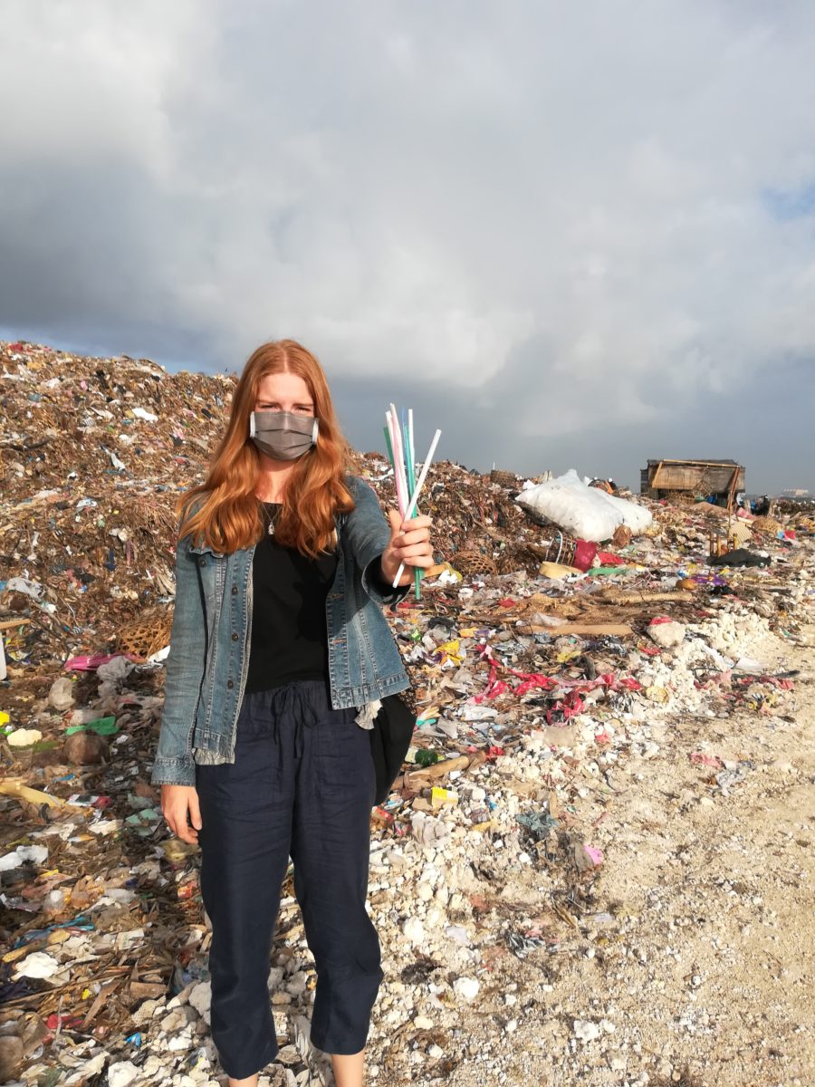 Ein Ausflug der Autorin zur Suwung Mülldeponie beweist: Plastikstrohhalme, wo das Auge hinreicht © Svenja Hübinger
