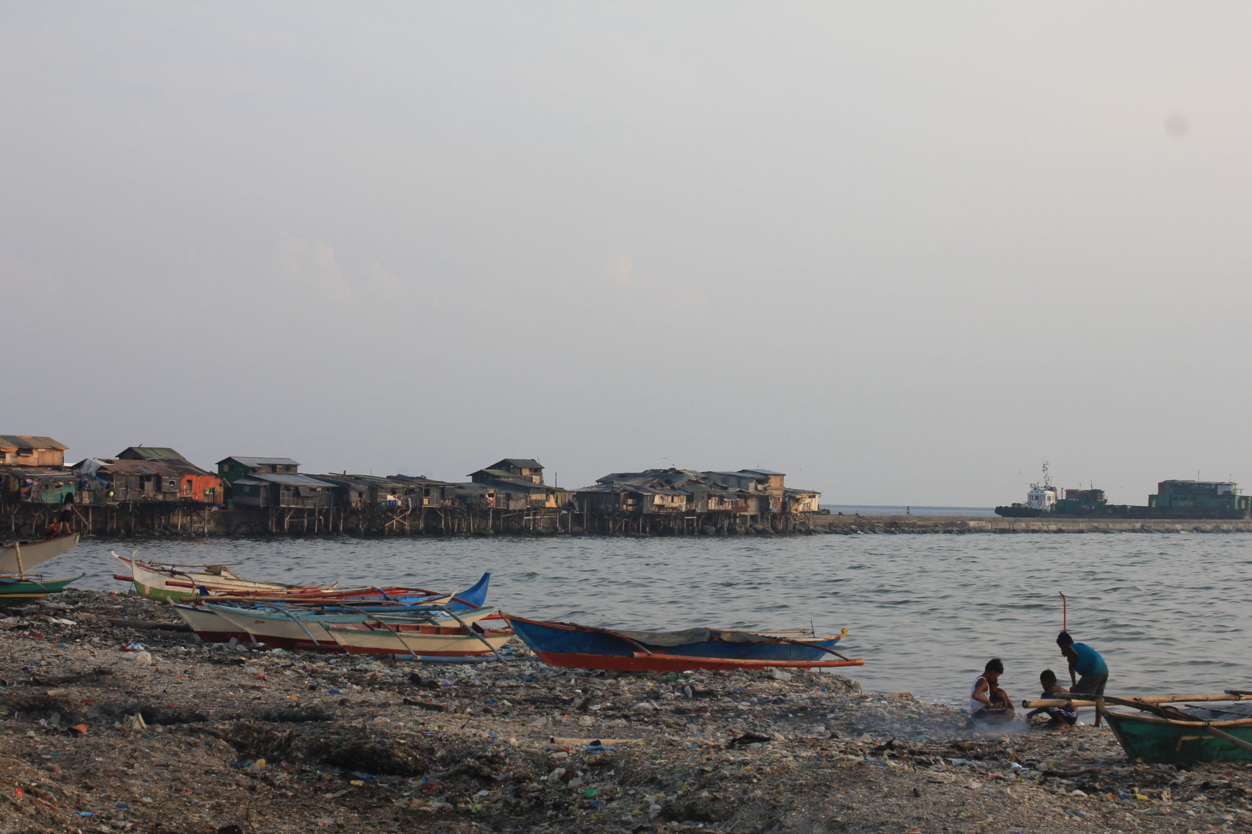 Die Community Baseco Compound liegt direkt an der Bucht von Manila © Mirjam Overhoff