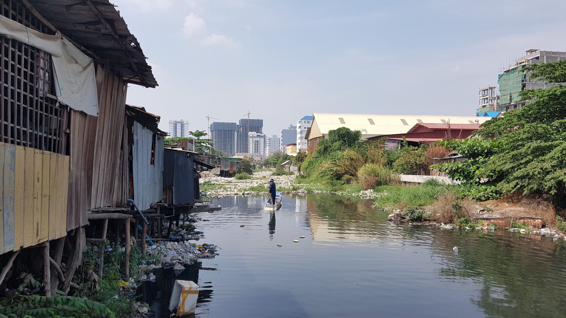 Der ‚schwarze Kanal’ in Phnom Penh © STT