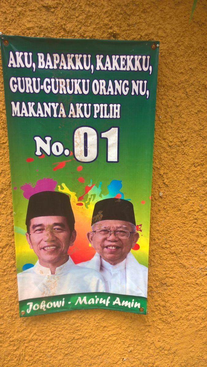 Jokowi und Ma'ruf Amin setzten vor allem auf die Stimmen der Nahdlatul Ulama, der größten muslimischen Massenorganisation des Landes: „Ich, mein Vater, meine Geschwister, meine Lehrer sind NU, also wähle ich die Nummer 01,“ hieß es auf einem Wahlplakat von NU-Anhänger*innen. © Timo Duile