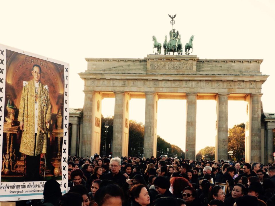 Trauerzeremonie am Brandenburger Tor in Berlin am 30. Oktober 2016 © Sorayut Aiemueayut