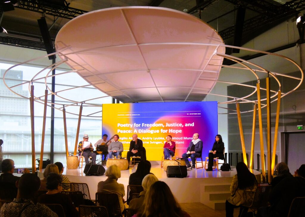 Philippinen, Buchmesse, Essay