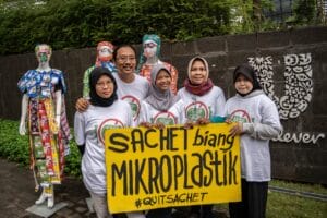 Indonesien, Plastik, Interview