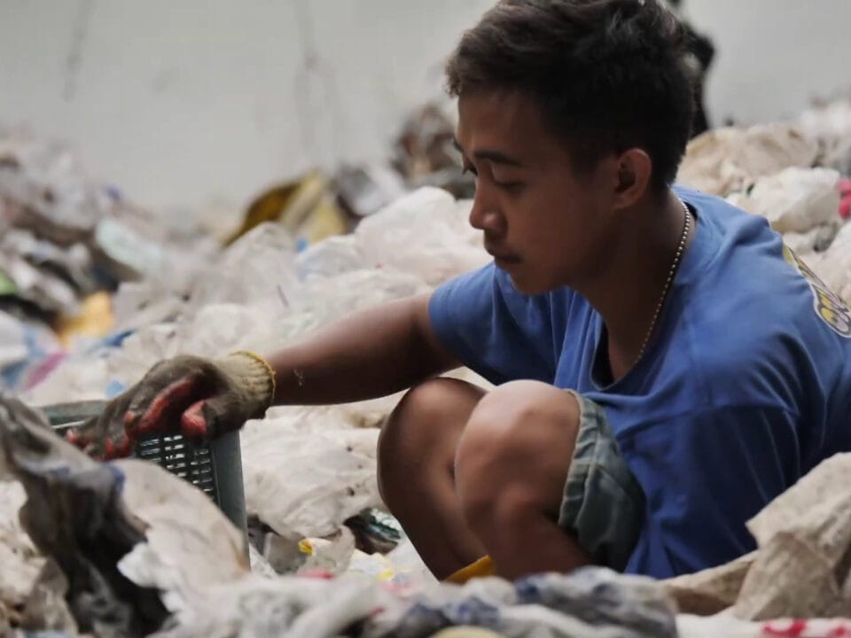 Indonesien, Plastik, Rezension