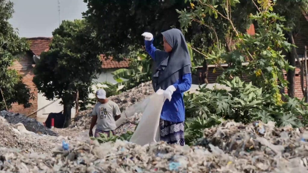 Indonesien, Plastik, Rezension