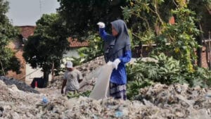 Indonesien, Plastik, Rezension