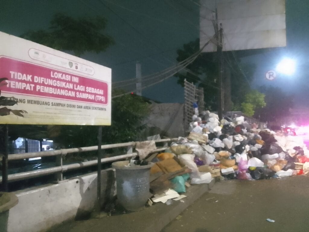 Indonesien, Bandung, Plastikmüll