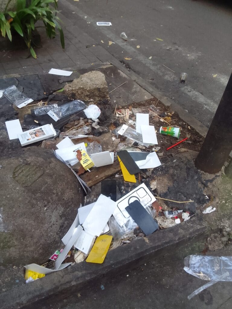 Indonesien, Bandung, Plastikmüll